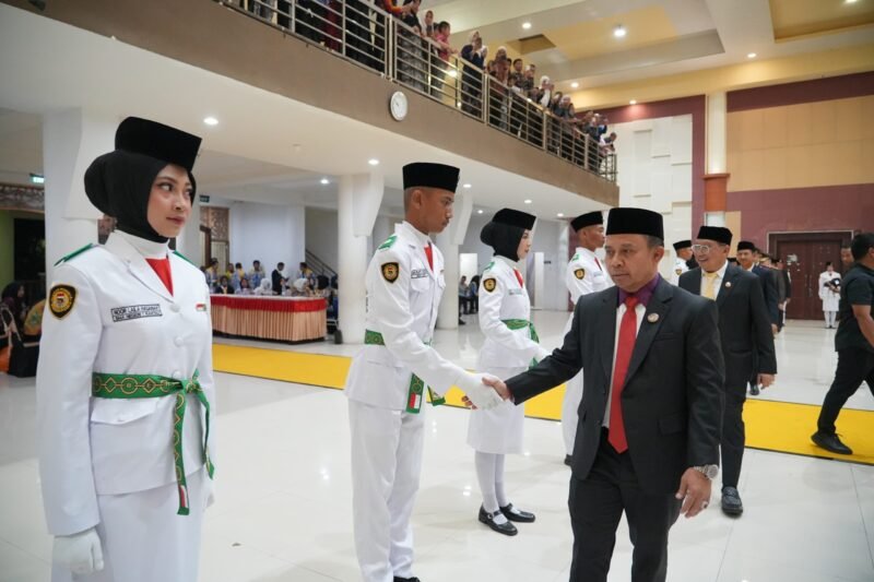 Bupati H Yamani Kukuhkan 47 Pelajar Sebagai Paskibraka Tapin 1 IMG 20260816 WA0045 scaled e1786870885861