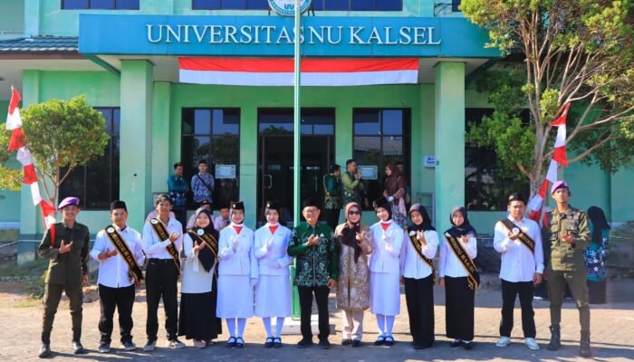 UNUKASE Gelar Upacara HUT ke-81 RI, Semangat Kemerdekaan Berbalut Sasirangan