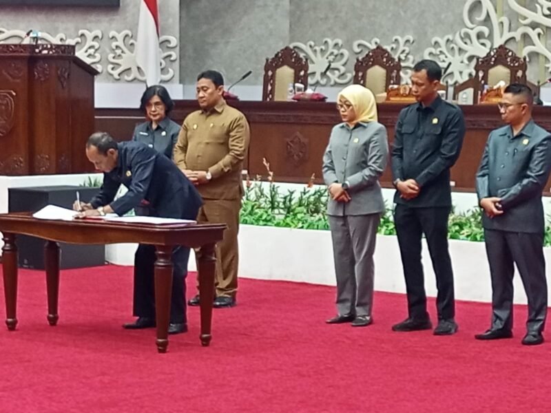 DPRD Kalteng Bersama Pemerintah Tandatangani KUA/PPAS RAPBD 2027 1 IMG 20260818 WA0023 e1787067878290