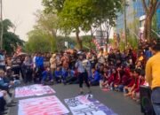 Bukan Sekadar Padam, Yanti Sebut Listrik Mematikan Mata Pencahariannya di Tengah Massa Aksi Didepan DPRD Kalsel