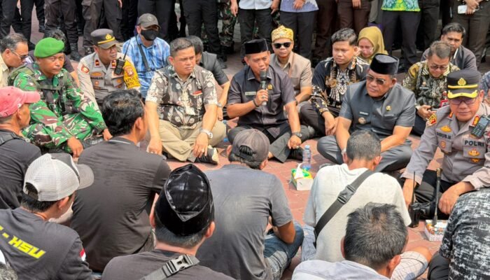Sopir Truk Gelar Aksi Damai Sampaikan Aspirasi Persoalan Solar Subsidi, Bupati HSU dan Ketua DPRD Komitmen akan Tindaklanjuti