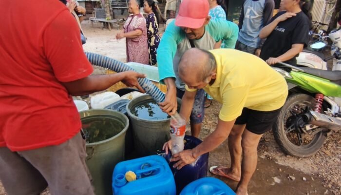 Sumur Warga Mengering, PDIP Banjarbaru Salurkan 7 Tangki Air Bersih‎‎