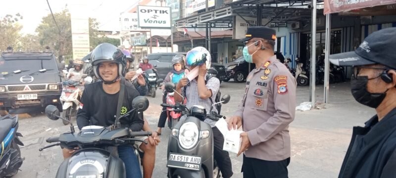 Antisipasi ISPA, Kapolsek Banjarmasin Utara Turun Bagikan Masker 1 IMG 20260826 WA0029 scaled e1787742593626