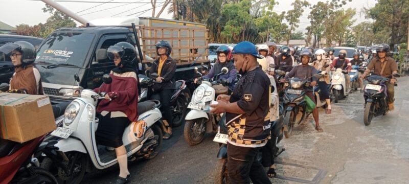Partai UMMAT Bagikan 3.000 Masker untuk Warga di Tengah Kabut Asap 1 IMG 20260826 WA0045 scaled e1787749640378
