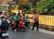 Mengatasi Penyakit Ispa, Polsek Banjarmasin Selatan, Membagikan Masker