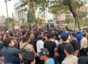 Unjuk Rasa Memanas, Mahasiswa Paksa Masuk Gedung DPRD Kalsel