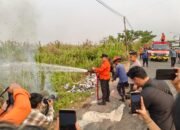 Bupati HST dan Forkopimda Turun Langsung ke Lapangan Ikut Memadamkan Api