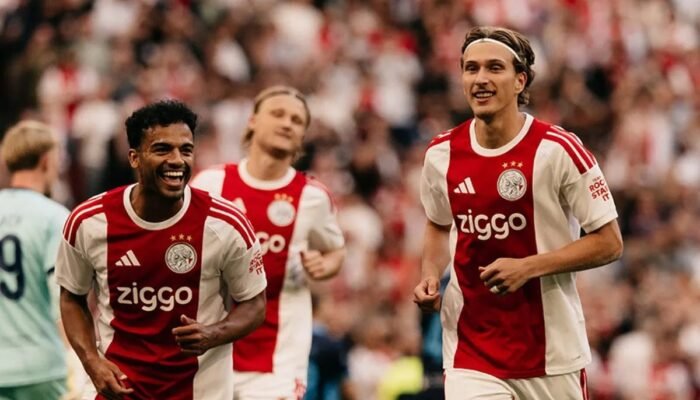 Maarten Paes Bersama Ajax Hadapi Atalanta dan Getafe dalam Undian Liga Conference: