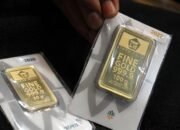 Harga Emas Antam Anjlok