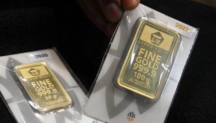 Harga Emas Antam Anjlok