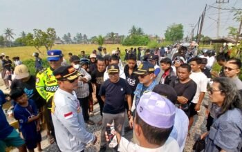 Jembatan Mantuil Ambruk, Warga Seberangkan Motor Pakai Kelotok Darurat 4 IMG 20260830 WA0036
