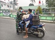 Koramil Pandawan Bagikan Masker Gratis Kepada Masyarakat