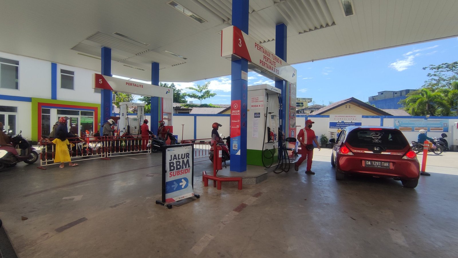 Pemprov Kalsel Turunkan PBBKB , Pertamina Patra Niaga Regional Kalimantan Sesuaikan Harga BBM Nonsubsidi di Kalsel 1 IMG 20230704 112531 scaled