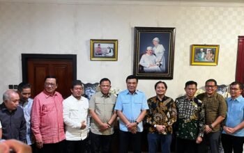 Menko Polkam Djamari Chaniago Kenang 17 Tahun Bersama Keluarga H Abdussamad Sulaiman HB: "Saya Merasa Pulang ke Rumah Sendiri" 4 IMG 20260801 102943