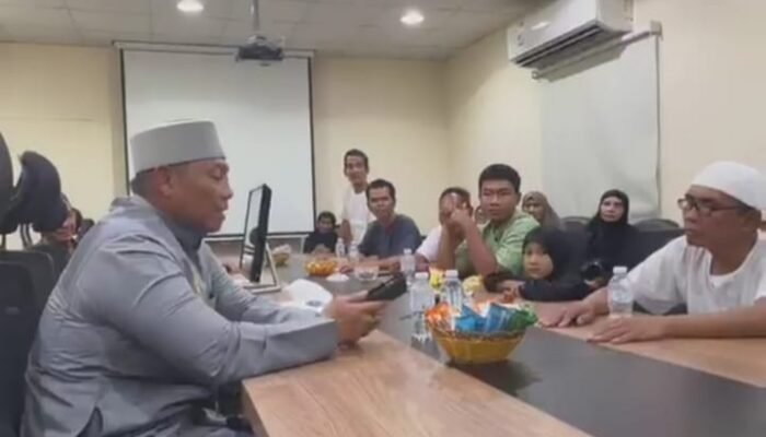 Sempat Terlantar di Jeddah, Bambang Heri Purnama Bantu Pulangkan 38 Jemaah Umrah Kalsel 3 IMG 20260801 170717