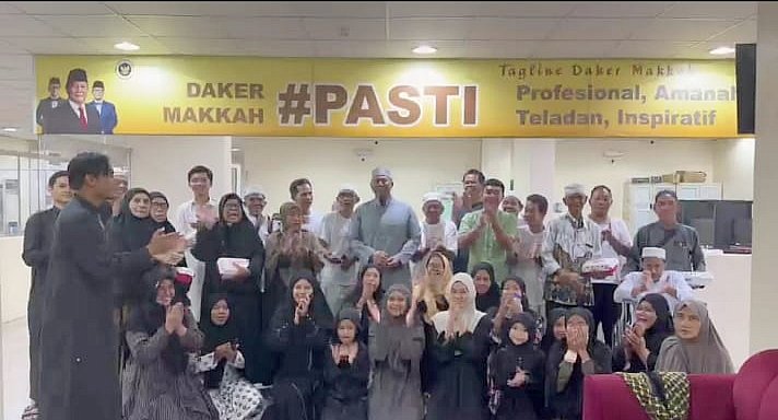 Sempat Terlantar di Jeddah, Bambang Heri Purnama Bantu Pulangkan 38 Jemaah Umrah Kalsel 1 IMG 20260801 170749