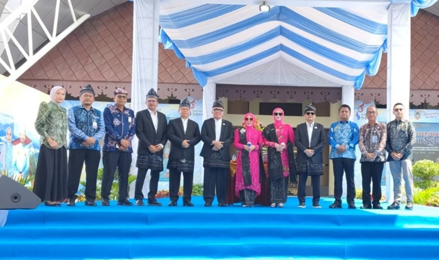 Kakanwil Kemenkum Kalsel Hadiri Puncak Hari Jadi ke-76, Teguhkan Sinergi Membangun Banua 1 IMG 20260813 220312