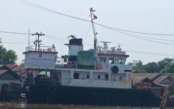 MV Harima Tersangkut Kabel Listrik di Sungai Alalak, Sejumlah Warga Terdampak Pemadaman 4 IMG 20260814 204448
