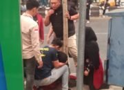 Di Tengah Aksi Massa, Dua Pengunjuk Rasa Tumbang hingga Dilarikan ke Rumah Sakit