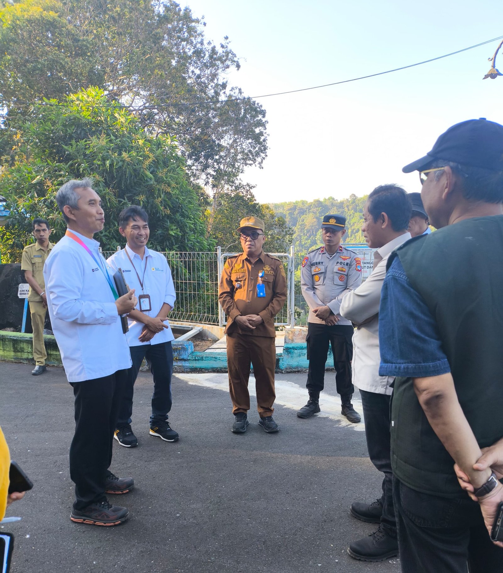 Wamenko Pangan Kunjungi PLTA Ir. PM. Noor, Pastikan Kesiapan Pasokan Air untuk Kebutuhan Masyarakat dan Penanganan Karhutla 1 IMG 20260825 135809 scaled