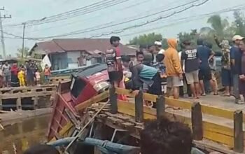 Jembatan Mantuil Ambruk, Akses Warga ke Kabupaten Banjar Terputus