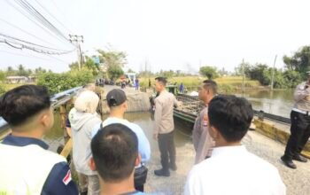 Akses Mantuil - Banjar Terputus, Polisi Siapkan Perahu Gratis untuk Warga 5 IMG 20260831 175311