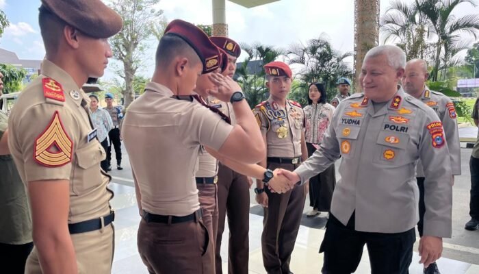 15 Taruna Akpol dan AAL Turun ke Tiga Sekolah Rakyat di Kalsel, Begini Harapan Kapolda