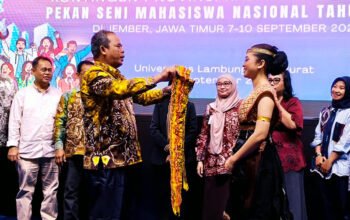 1 4 kln Kontrak Pemprov 4 Lepas Kontingen Peksiminas