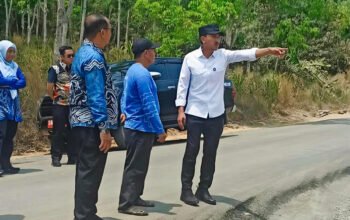 Bupati Tinjau Progres Perbaikan Jalan Labuan Tabu-Biih 4 4 MTP1 2