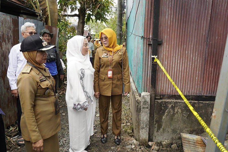 Tinjau Lokasi Kebakaran Belitung Selatan, TP PKK Banjarmasin Salurkan Bantuan Logistik 1 5 kontrak2