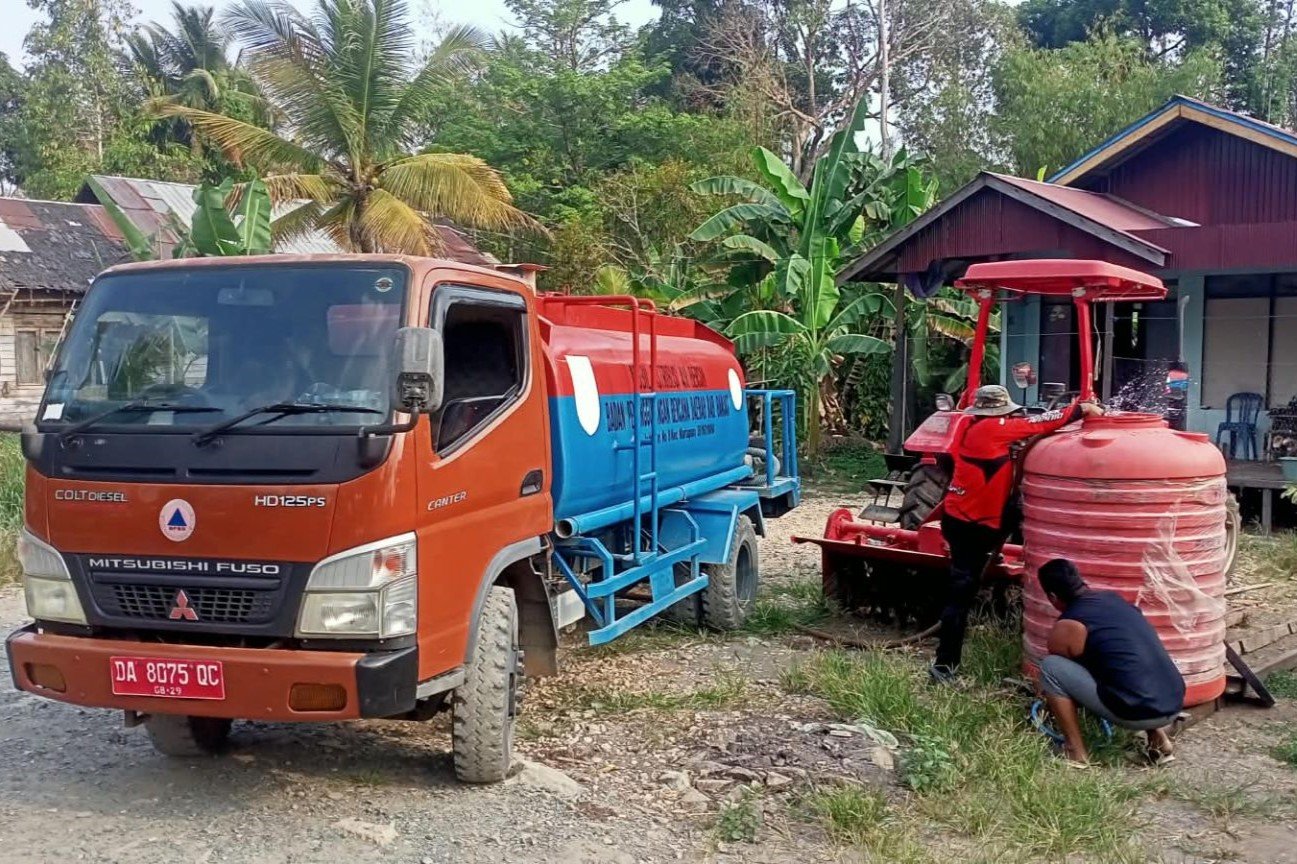 Kekeringan, BPBD Distribusikan 10 Ribu Liter Air 1 Hal 4 4 KLM Martapura Distribusi air