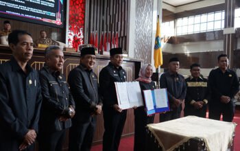 Rapat Paripurna DPRD Kotabaru Raperda Perubahan APBD 2026 Disetujui Menjadi Perda 4 Hal 4 Kotabaru 1 3 klm 2