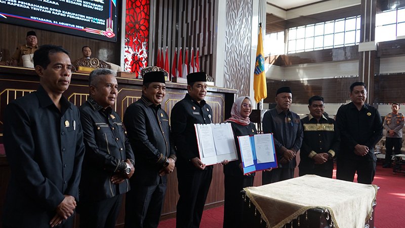 Rapat Paripurna DPRD Kotabaru Raperda Perubahan APBD 2026 Disetujui Menjadi Perda 1 Hal 4 Kotabaru 1 3 klm 2