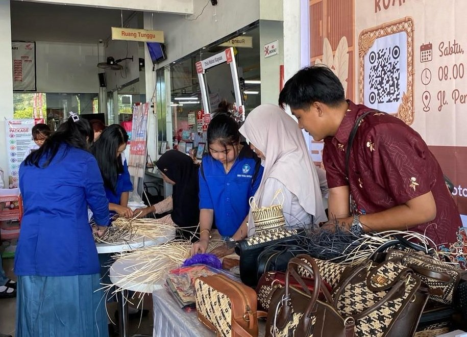 Kreativitas Bertemu Kearifan Lokal dalam “Ruang Kreasi Rotan” Trio Motor Kapuas 1 IMG 20260901 WA0008