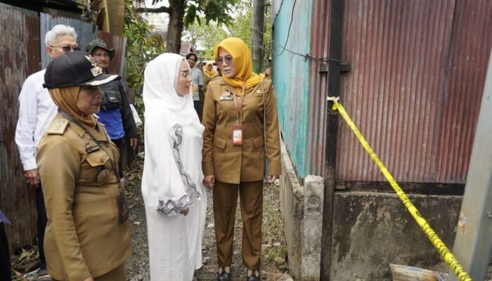 Tinjau Lokasi Kebakaran Belitung Selatan, TP PKK Banjarmasin Salurkan Bantuan Logistik