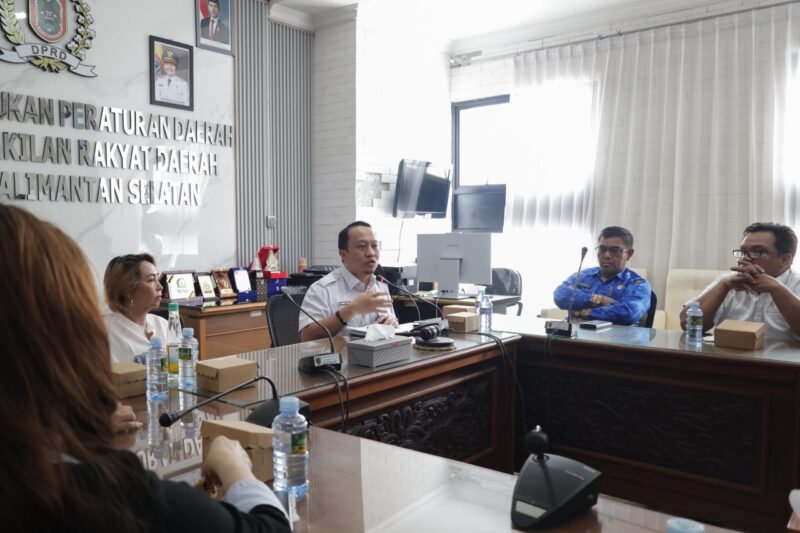 DPRD Kalsel Setujui Dua Raperda Strategis, Perkuat Fiskal dan Arah Pembangunan Daerah 1 IMG 20260903 WA0027 scaled e1788417777217