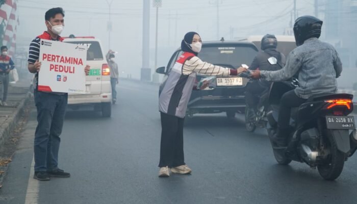 Pertamina Patra Niaga Regional Kalimantan Salurkan Bantuan Penanganan Karhutla di Kalsel