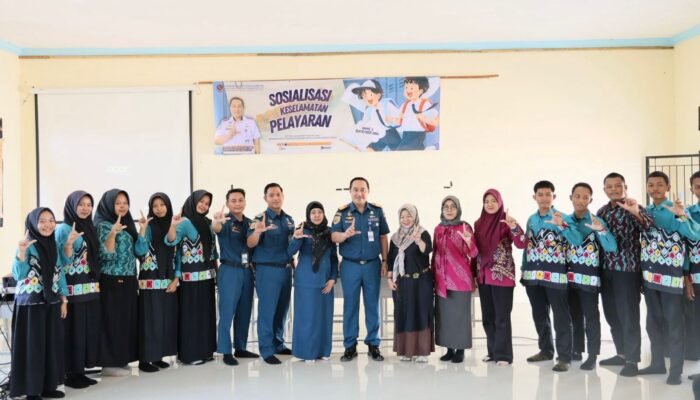 UPP Kintap Goes to School, Tanamkan Budaya Keselamatan Maritim di SMKN 1 Kintap
