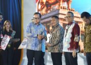 Bupati HST Terima Penghargaan Terbaik II Kategori Akses Penduduk Terhadap Layanan Pendidikan