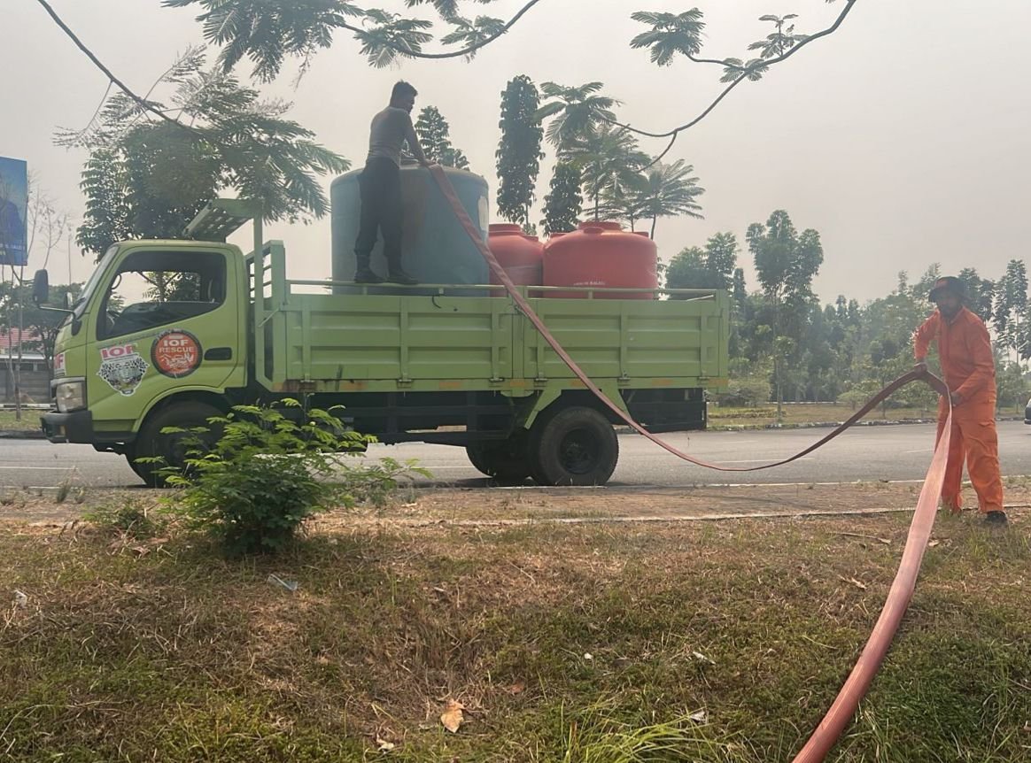 Dukung Penanganan Karhutla, Bandara Internasional Syamsudin Noor Siapkan Pos Bantuan Suplai Air 1 IMG 20260904 WA0053