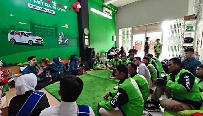 Dekat dengan Peserta, BPJS Ketenagakerjaan Banjarmasin Sapa Komunitas Gojek di Harpelnas 2026