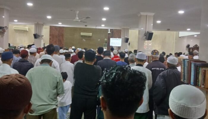 Ribuan Jemaah Salatkan Jenazah Mantan Gubernur Kalsel H Rudy Ariffin di Al Jihad 3 IMG 20260906 WA0025