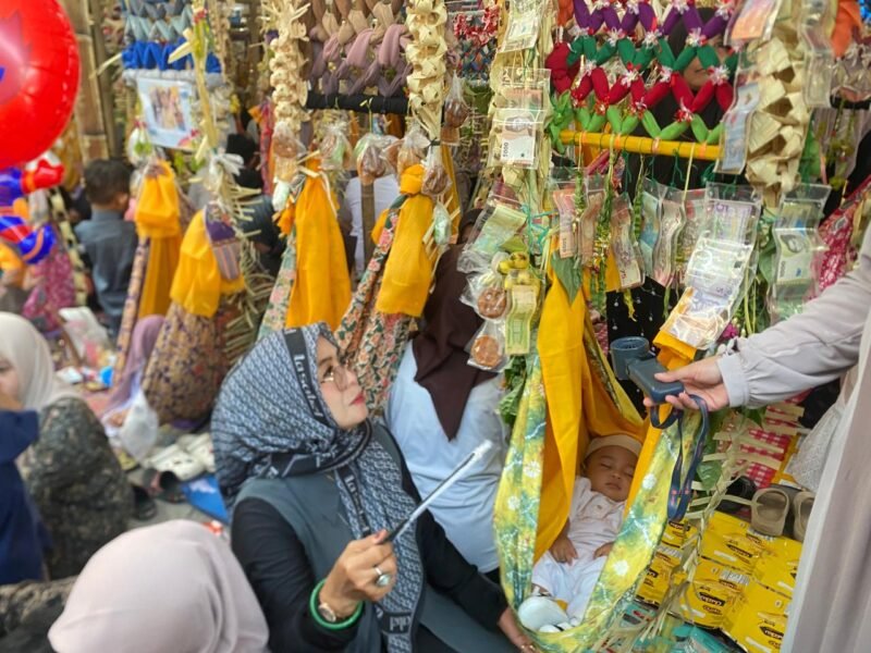 Tak Lekang Zaman, 500 Peserta Ramaikan Baayun Maulid di Mesjid Sultan Suriansyah 1 IMG 20260906 WA0026 e1788674541716