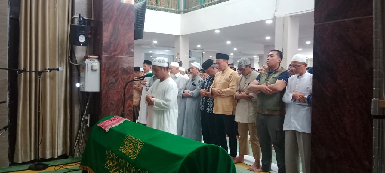 Ribuan Jemaah Salatkan Jenazah Mantan Gubernur Kalsel H Rudy Ariffin di Al Jihad 1 IMG 20260906 WA0031