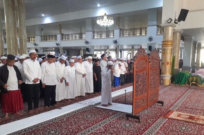 Ribuan Jemaah Padati Masjid Al-Karomah, Lepas Kepergian Rudy Ariffin 1 IMG 20260906 WA0049 1 e1788697660988