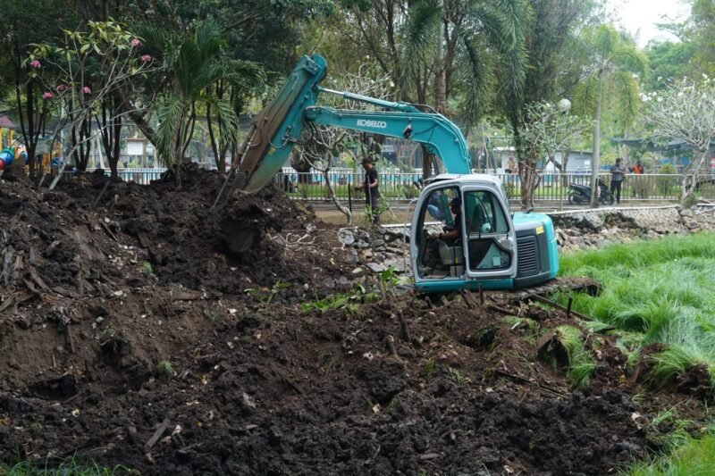 Kembalikan Fungsi Resapan di Jantung Kota, Wali Kota Yamin Normalisasi Kolam Taman Kamboja 1 IMG 20260907 WA0028 e1788774599206