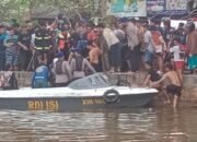 Relawan Pemadam Tenggelam saat Berjuang Menuju Lokasi Kebakaran