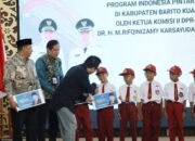 Komisi II DPR RI Dorong Pemerataan Pendidikan Sekaligus Serahkan Sertifikat Tanah