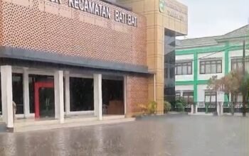Warga Tanah Laut Sambut Antusias Hujan Deras di Bati-Bati 10 Warga Tanah Laut Sambut Antusias Hujan Deras di Bati-Bati