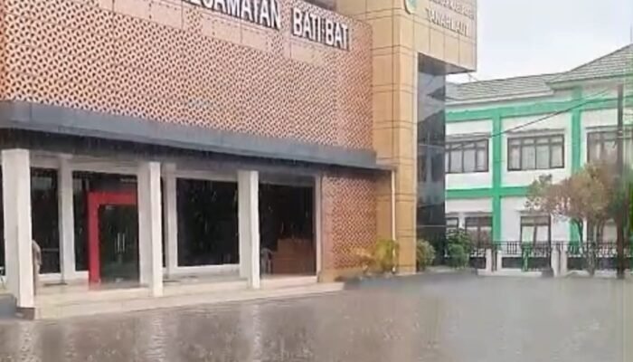 Warga Tanah Laut Sambut Antusias Hujan Deras di Bati-Bati